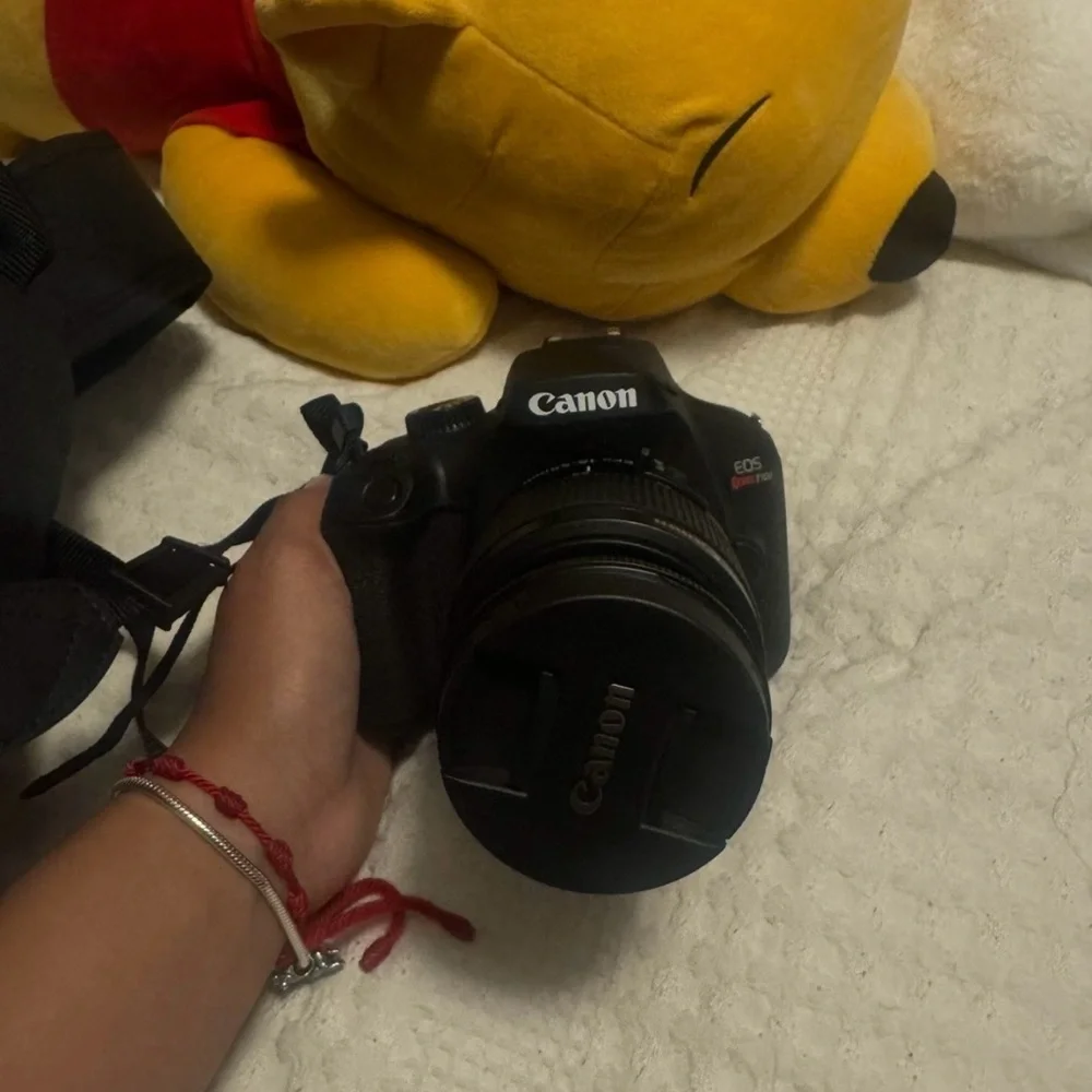 Selling canon rebel T100 EOS